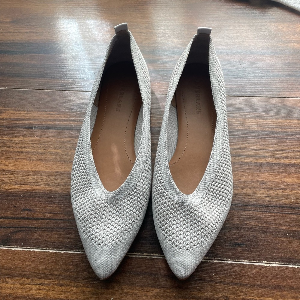 White Pointed-Toe Flats. Everlane the 40 hour Re-Knit. Size 6. So comfortable!! - Picture 2 of 6